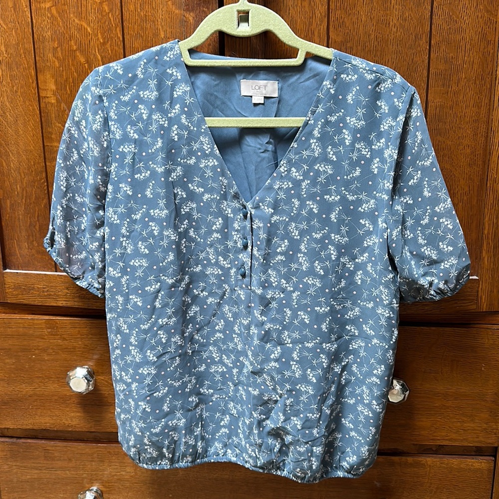 Blue floral loft blouse, size small